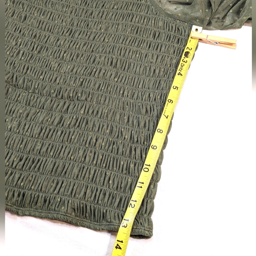 🆕 Torrid Dot Mesh Smocked Crop Top (Torrid 5) - Picture 7 of 11